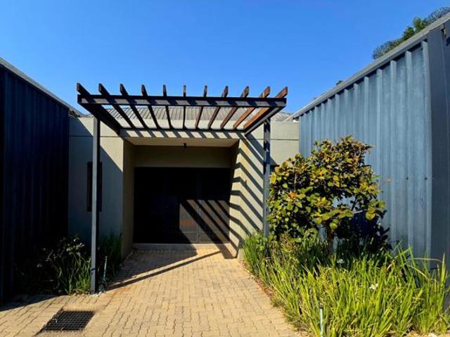 Townhouse for rent in Waterkloof, Gauteng