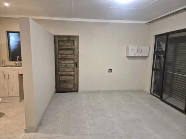 Townhouse for rent in Rustenburg Local Municipality, Bojanala Platinum District Municipality