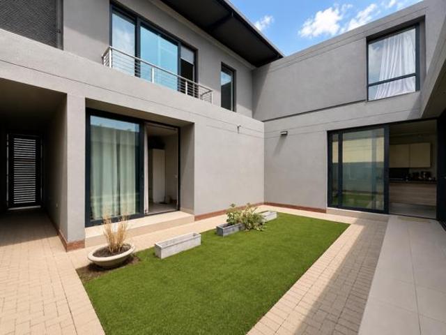 Townhouse for rent in Waterkloof, Gauteng