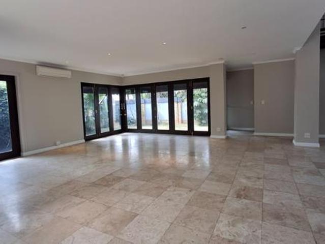 Townhouse for rent in Waterkloof, Gauteng