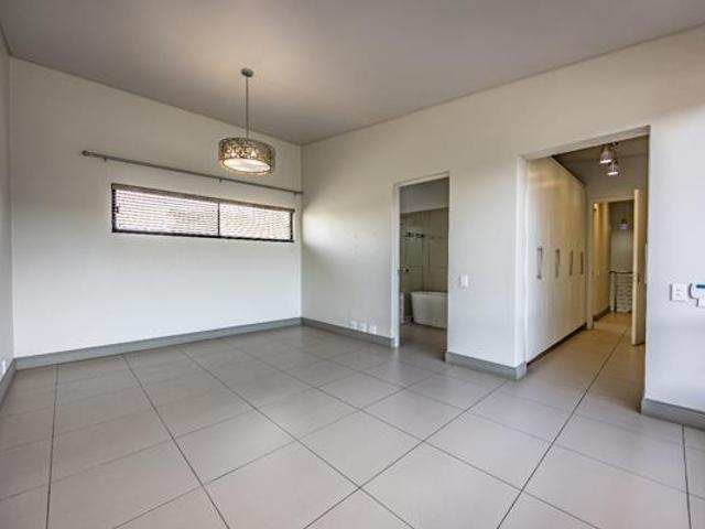 Townhouse for rent in Waterkloof, Gauteng