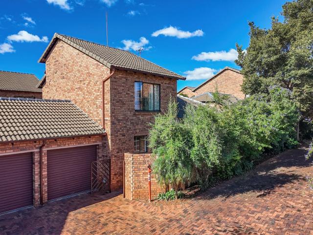 Townhouse for rent in Nooitgedacht, Gauteng