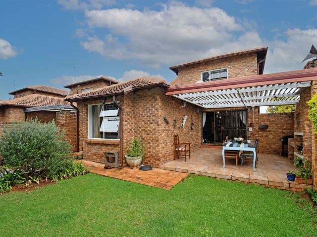 Townhouse for sale in Roodepoort, City of Johannesburg Metropolitan Municipality