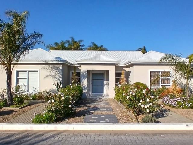 Townhouse for rent in Groot Brak Rivier, Western Cape