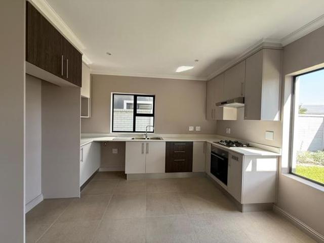 Townhouse for sale in Port Elizabeth, Eastern Cape