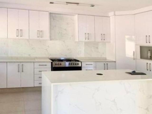 Townhouse for sale in Seaview, Kwazulu-natal