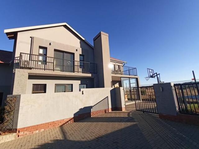 Townhouse for sale in Bloemfontein, Free State