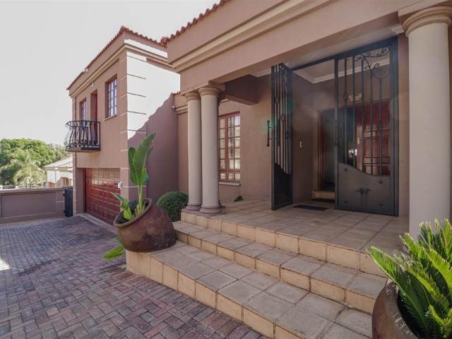 Townhouse for sale in Dr Kenneth Kaunda, North West