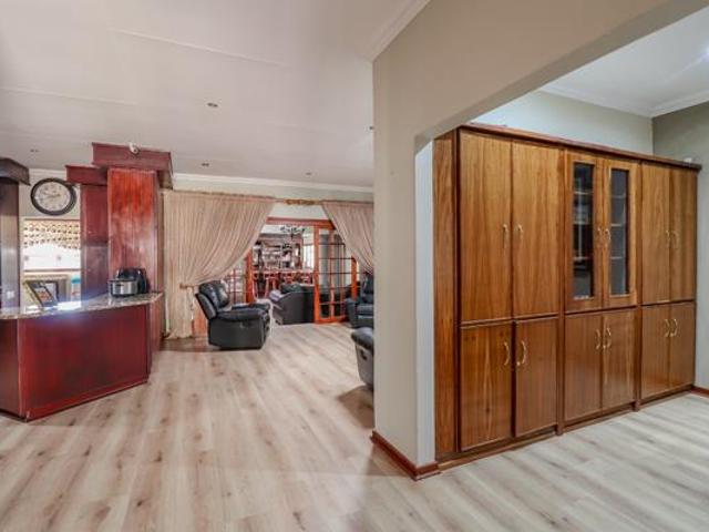 Townhouse for sale in Klerksdorp, Matlosana Local Municipality