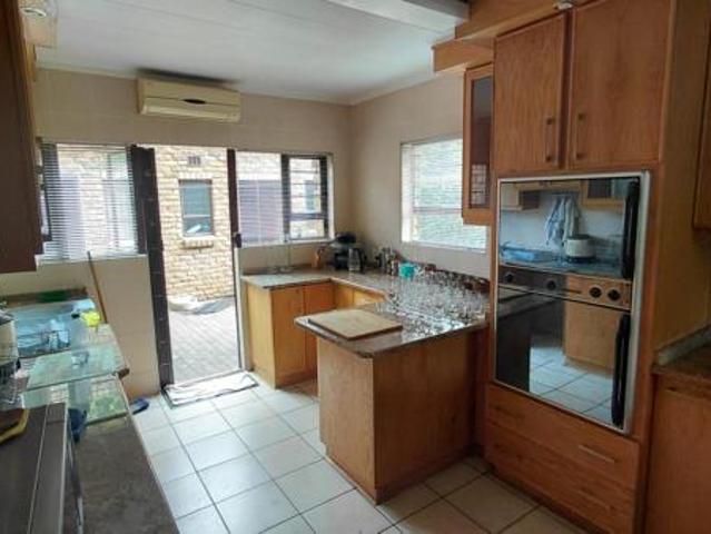 Townhouse for rent in Klerksdorp, Matlosana Local Municipality
