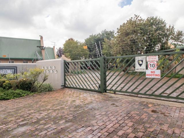 Townhouse for sale in Kempton Park