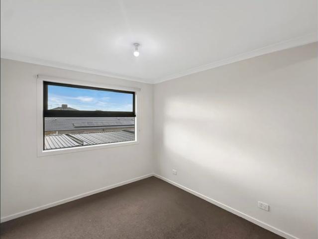 Townhouse for rent in Findon Creek Estate, Melbourne