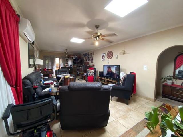 Townhouse for rent in Waterkloof, Gauteng