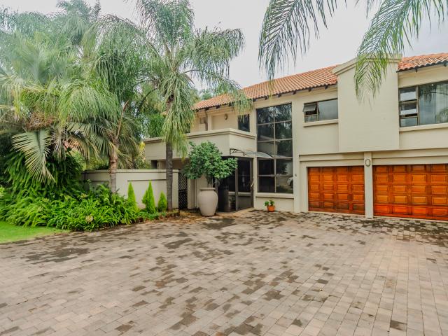 Townhouse for sale in Waterkloof, Gauteng
