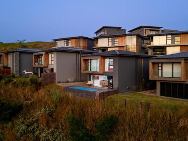 Townhouse for sale in Princess Grant, Kwazulu-natal