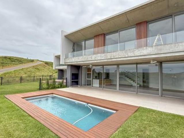 Townhouse for rent in Princess Grant, Kwazulu-natal