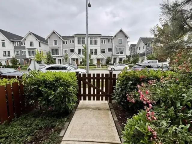 Townhouse for rent in Walnut Grove, British Columbia