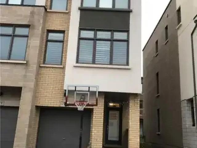 Townhouse for rent in Oakville, Ontario