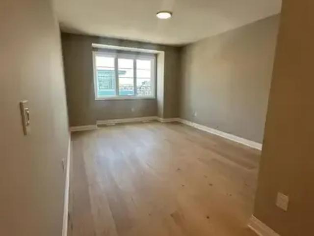 Townhouse for rent in Oakville