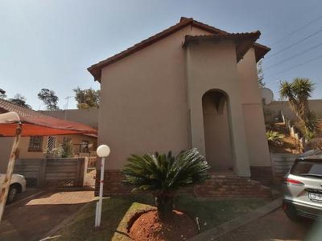 Townhouse for sale in Vosloorus, Gauteng