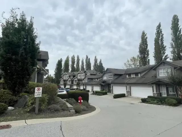 Townhouse for rent in Surrey, British Columbia