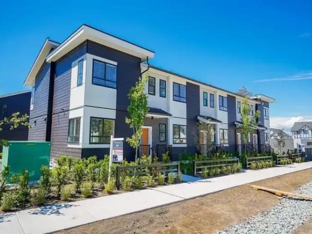 Townhouse for rent in Surrey, British Columbia