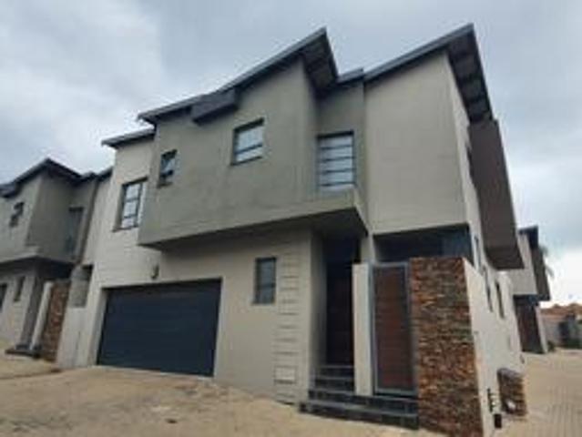 Townhouse for rent in Ekurhuleni, Gauteng
