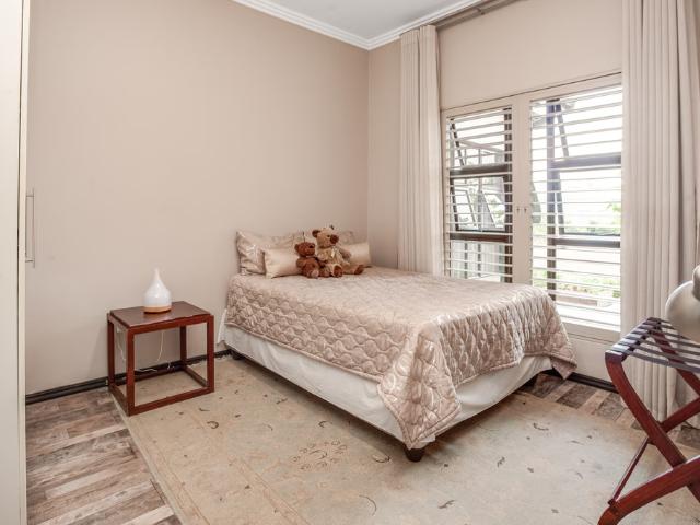 Townhouse for rent in Barbeque Downs, Sandton