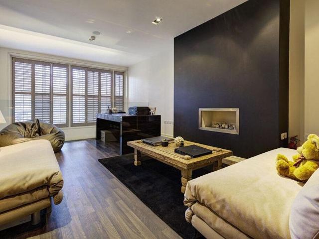 Townhouse for rent in West Hampstead, Greater London