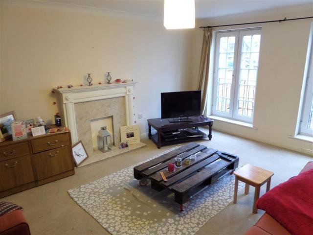 Townhouse for rent in Penylan, Cardiff
