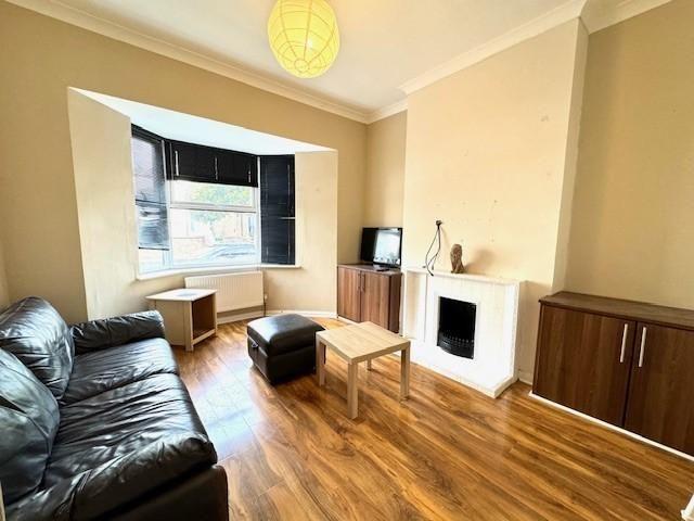 Townhouse for rent in Forest Gate, Greater London