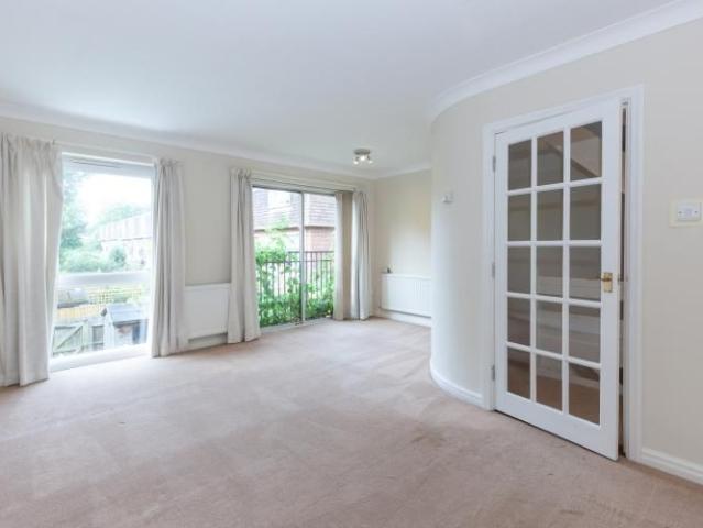 Townhouse for rent in Caldecott, Dromore