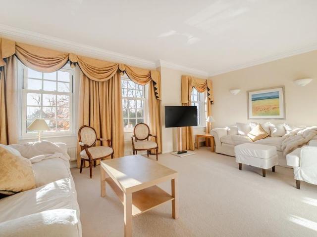 Townhouse for rent in Clewer New Town, Windsor