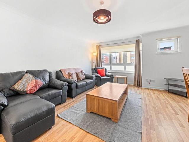 Townhouse for rent in Dennistoun, Scotland