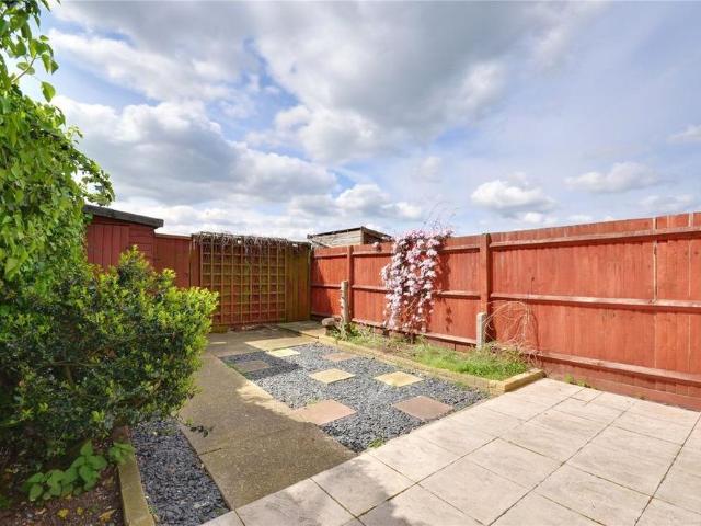 Townhouse for rent in Greater London