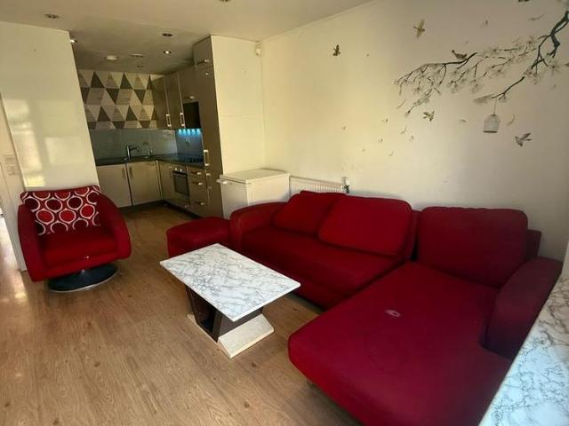 Townhouse for rent in London Borough of Hounslow, Greater London