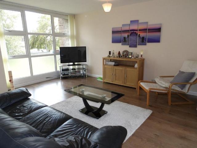 Townhouse for rent in Netherton, Peterborough