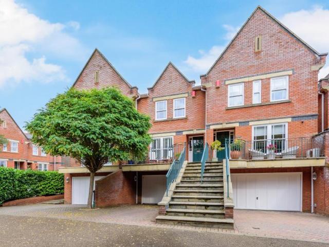 House for rent in Row Town, Surrey