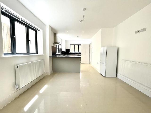 Townhouse for rent in Hertford, Colliers End