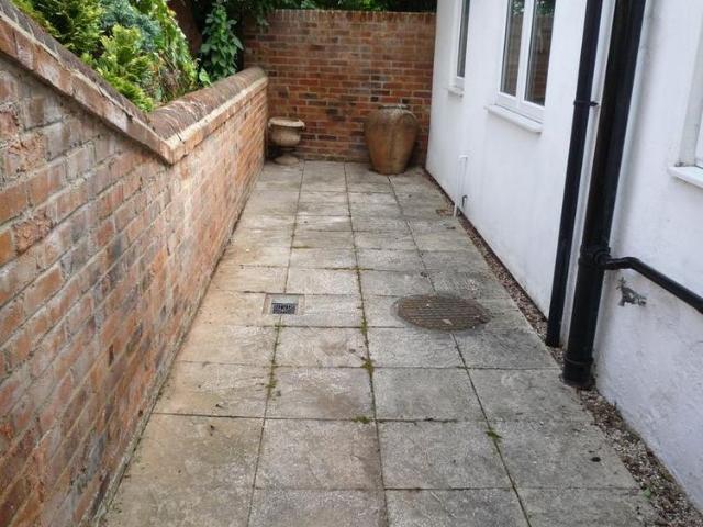 Townhouse for rent in St Clement's, The Slade
