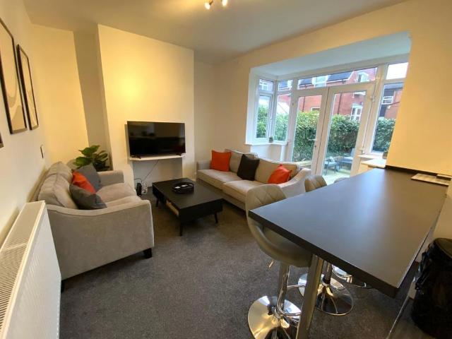 Townhouse for rent in The Brampton, Butterton