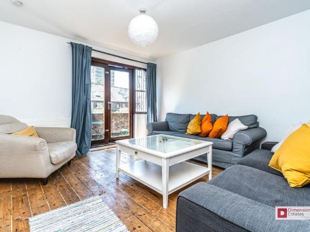 Townhouse for rent in South Tottenham, Greater London