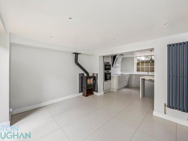 Townhouse for rent in Round Hill, Brighton & Hove
