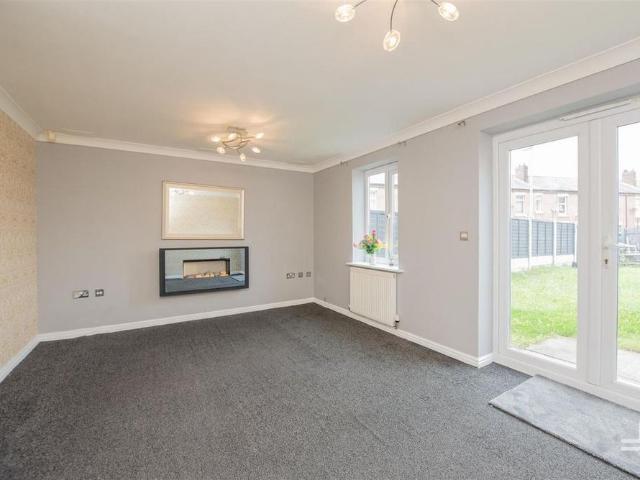 Townhouse for rent in Westleigh, Wigan