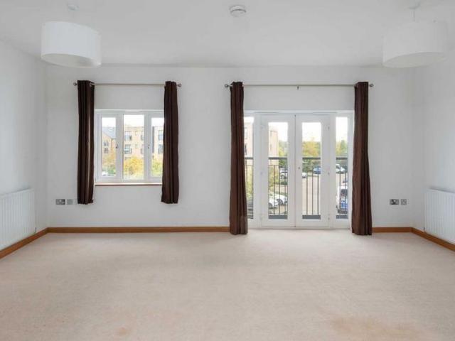 Townhouse for rent in Fenny Stratford, Milton Keynes