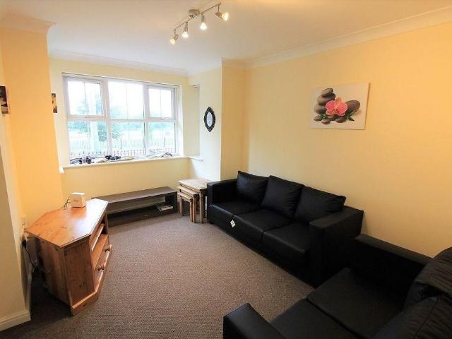 Townhouse for rent in Higher Broughton, Salford