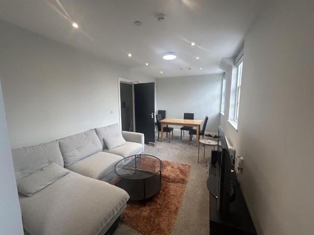 Townhouse for rent in Cardiff Bay, Falcon Lodge