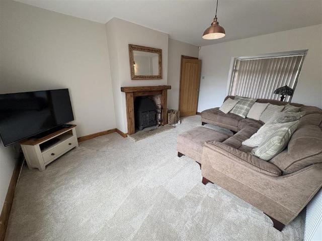 Townhouse for rent in Mount Tabor, West Yorkshire