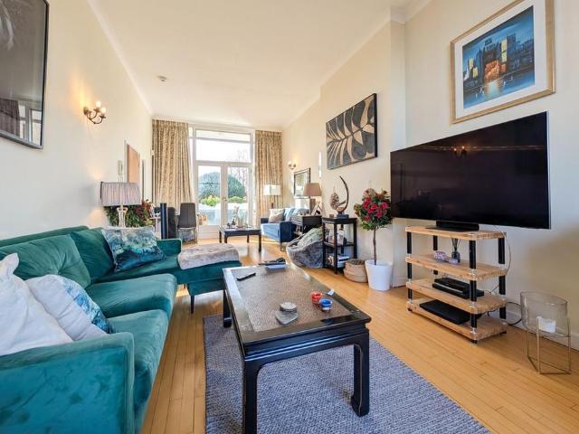 Townhouse for rent in St Margarets, Greater London