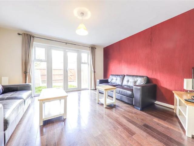 Townhouse for rent in Kennet Island, Reading